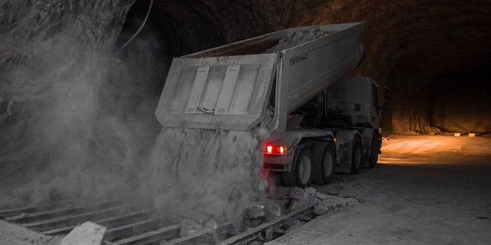 Coanda ejector for salt mines ventilation and dust extraction