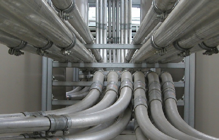 Pneumatic tube system ejector